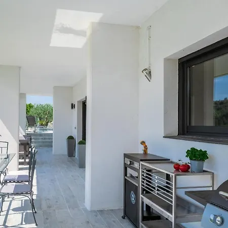 Des Oliviers Villa