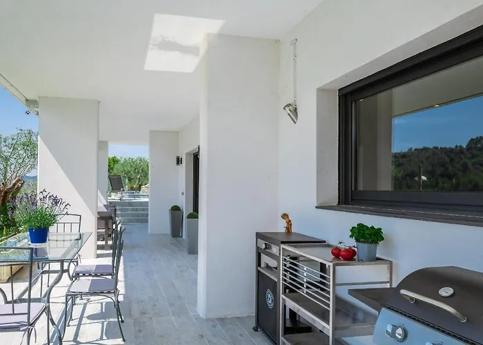 Des Oliviers Villa